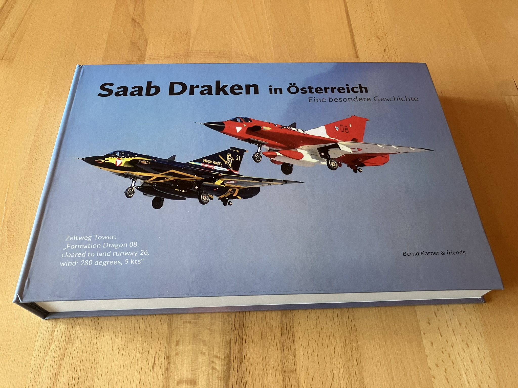 Detailaufnahme des Covers – Saab Draken Österreich